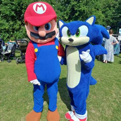 Mascot Hire Buckinghamshire | M&G Parties